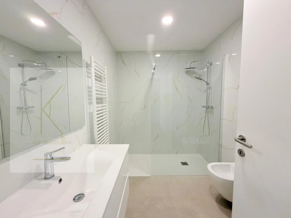 Apartamento T1 para Venda em Arcozelo Foto 9