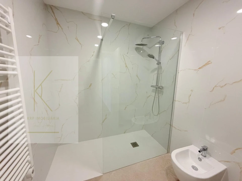 Apartamento T1 para Venda em Arcozelo Foto 10