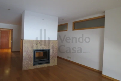 Apartamento T3 para Arrendamento em Nogueira, Fraião e Lamaçães