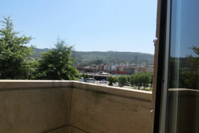 Apartamento T3 para Arrendamento em Nogueira, Fraião e Lamaçães