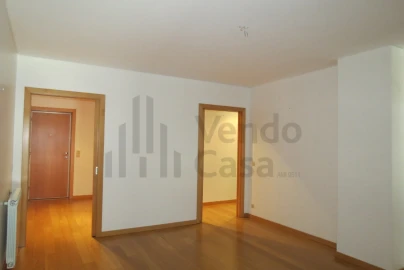 Apartamento T3 para Arrendamento em Nogueira, Fraião e Lamaçães