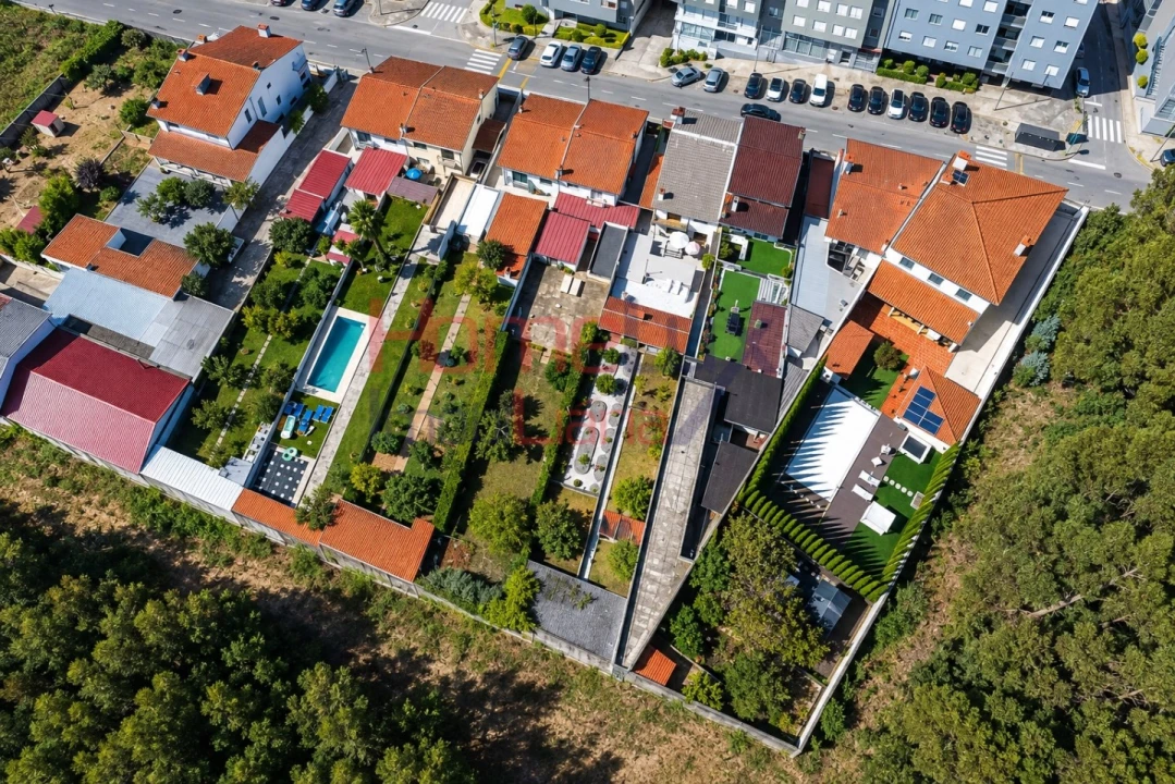 Moradia T4 para Venda em Fânzeres e São Pedro da Cova Foto 46