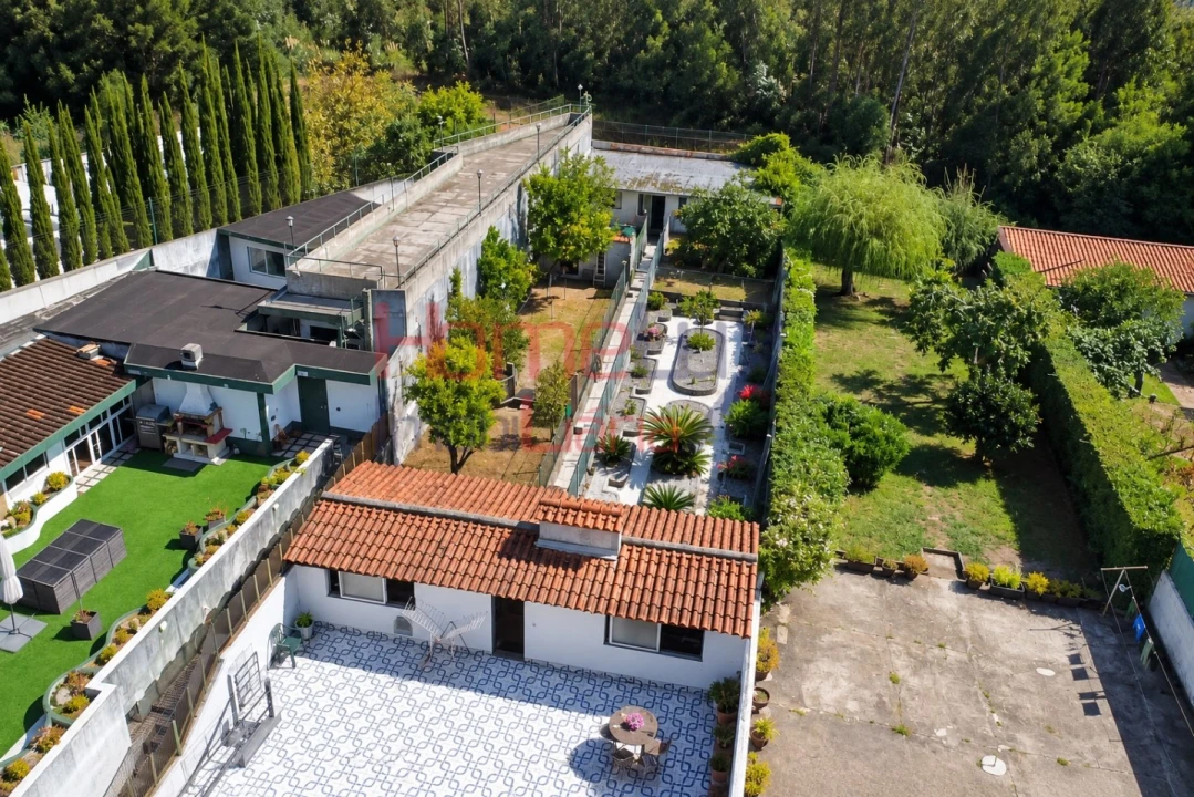 Moradia T4 para Venda em Fânzeres e São Pedro da Cova Foto 50