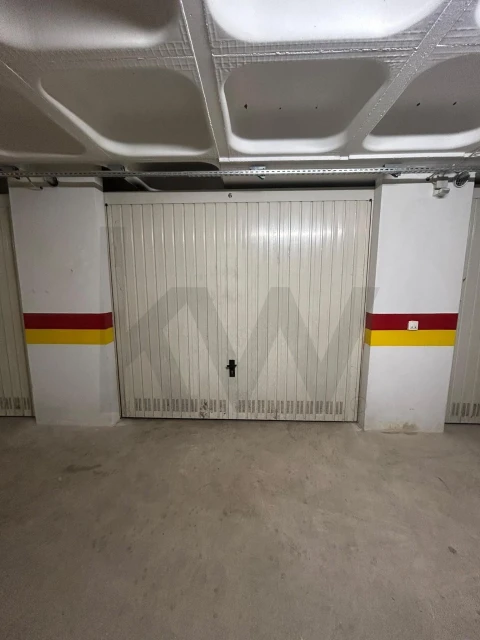 Garagem para Venda em Santo Antonio dos Olivais