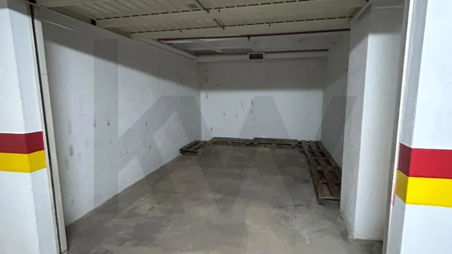 Garagem para Venda em Santo Antonio dos Olivais