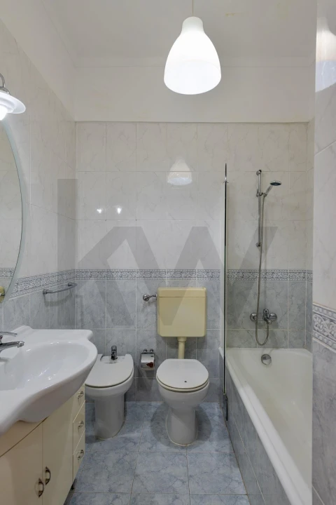 Apartamento T3 para Venda em Póvoa de Santo Adrião e Olival Basto