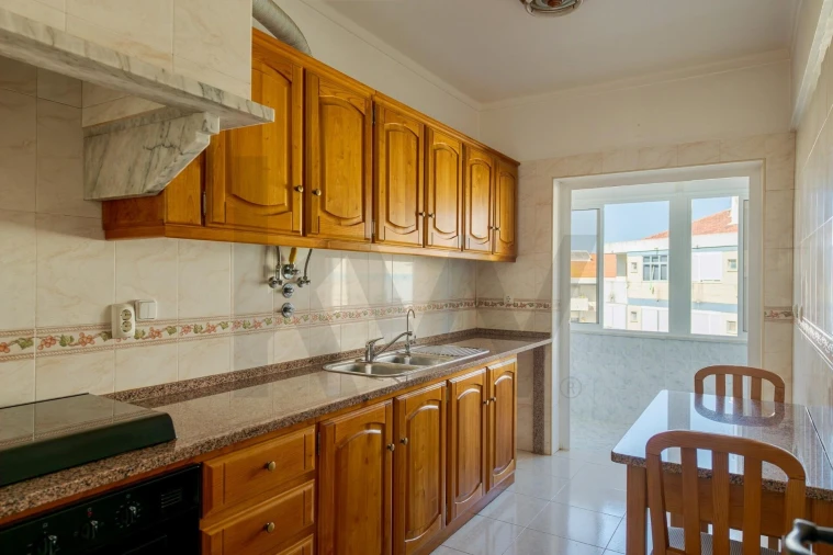 Apartamento T3 para Venda em Póvoa de Santo Adrião e Olival Basto Foto 6