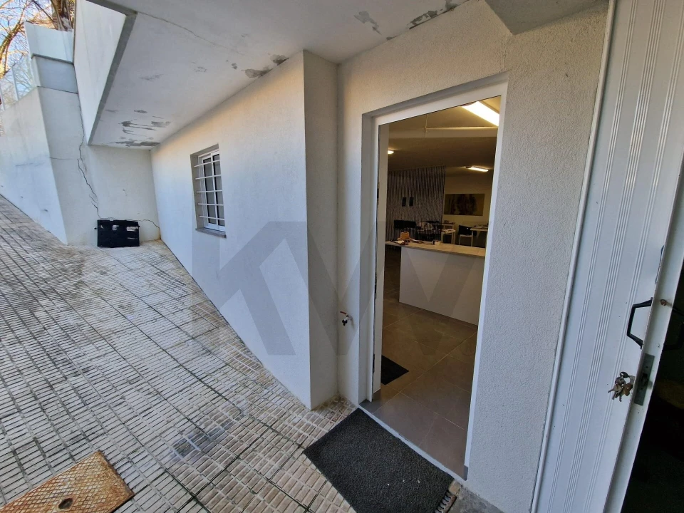 Garagem para Venda em São João da Madeira Foto 4