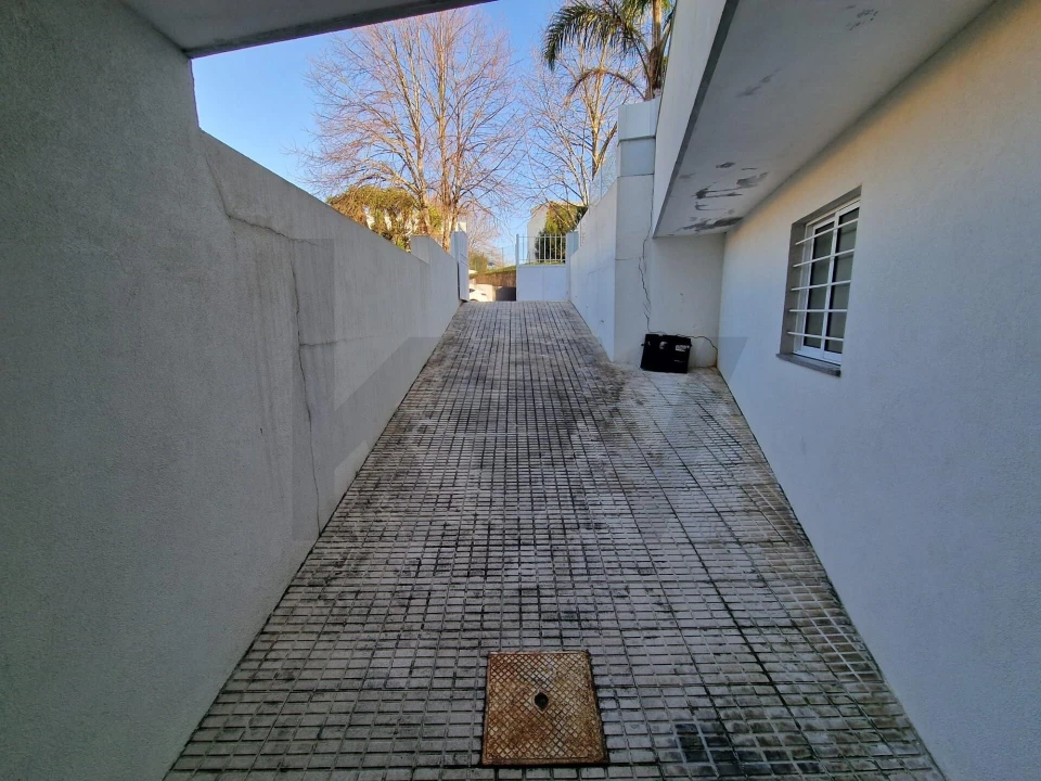 Garagem para Venda em São João da Madeira Foto 2