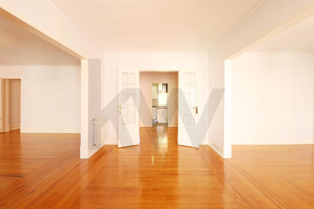 Apartamento T5 para Venda em Avenidas Novas Foto 2
