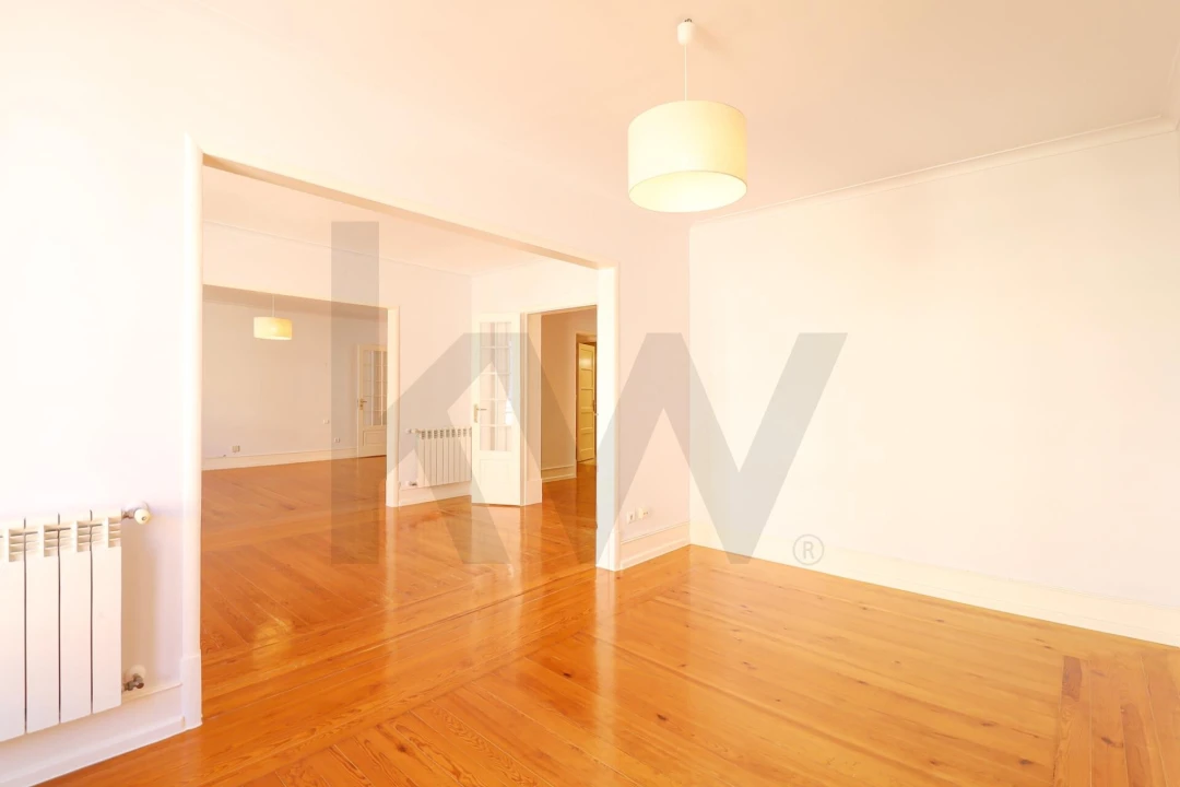 Apartamento T5 para Venda em Avenidas Novas Foto 13