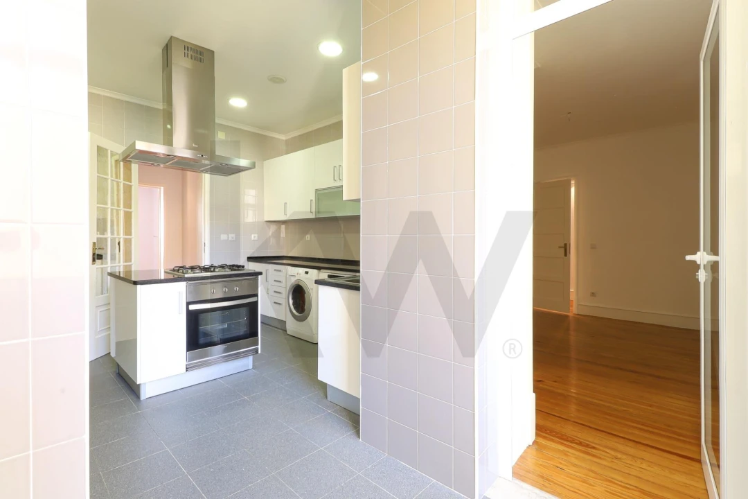 Apartamento T5 para Venda em Avenidas Novas Foto 22