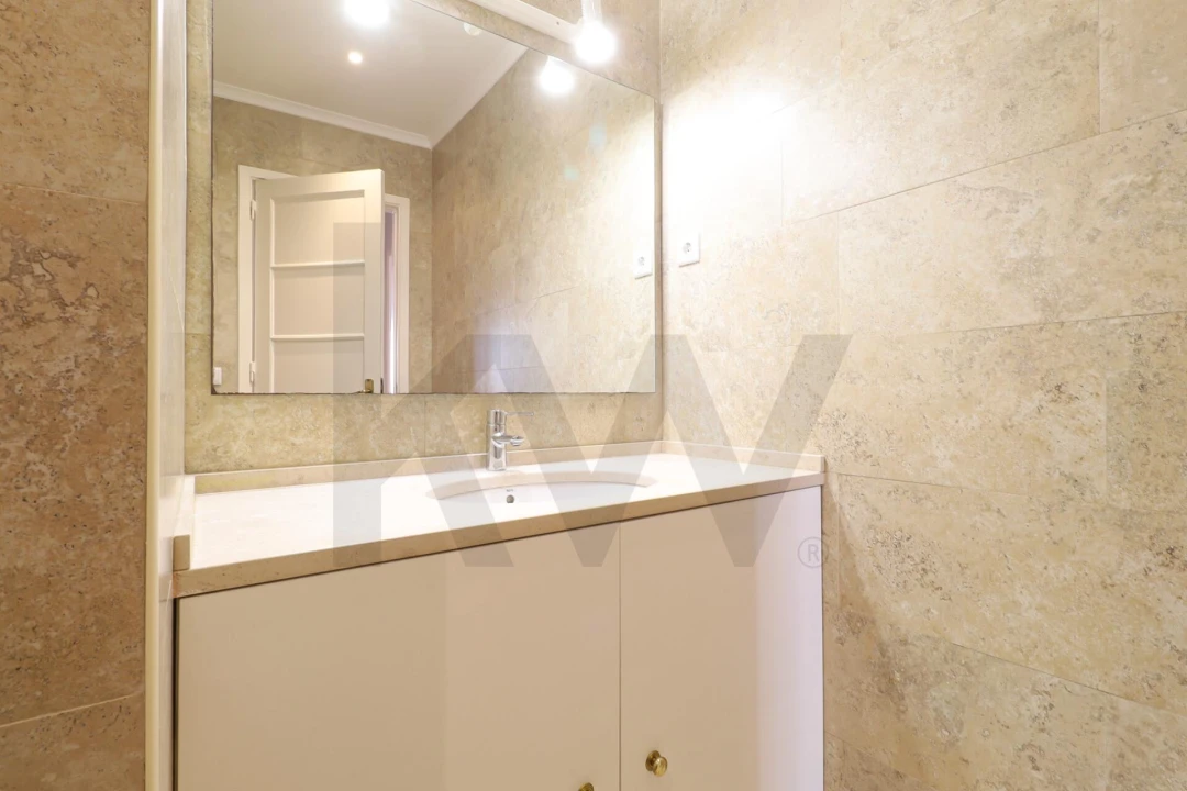 Apartamento T5 para Venda em Avenidas Novas Foto 49