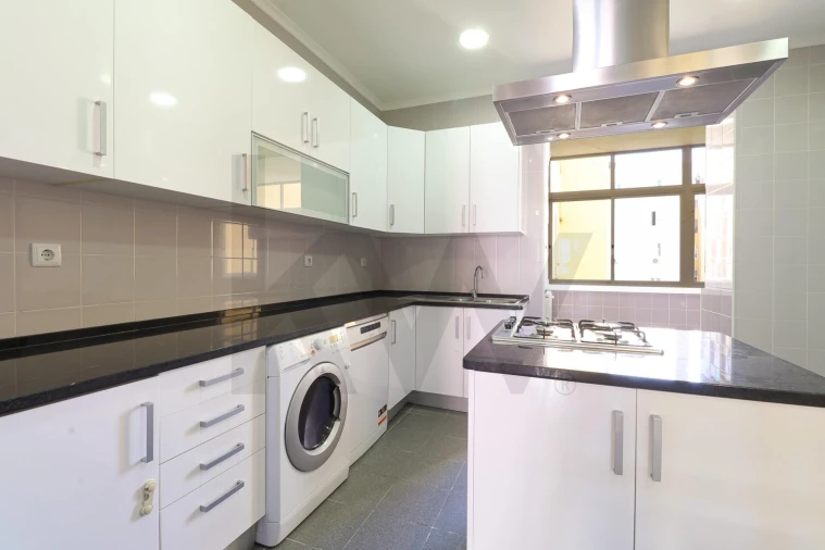 Apartamento T5 para Venda em Avenidas Novas Foto 19