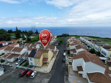 Moradia T3 para Venda em Nordeste
