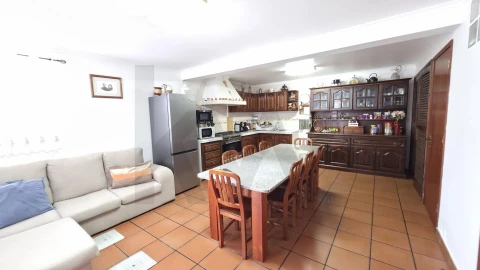 Moradia T3 para Venda em Nordeste