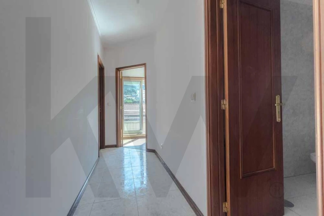 Apartamento T2 para Venda em Oliveira do Douro Foto 13