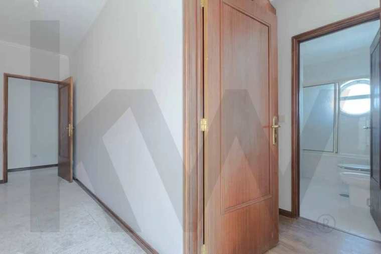 Apartamento T2 para Venda em Oliveira do Douro Foto 14