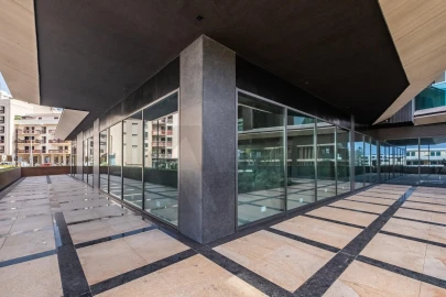 Loja para Arrendamento em São Martinho