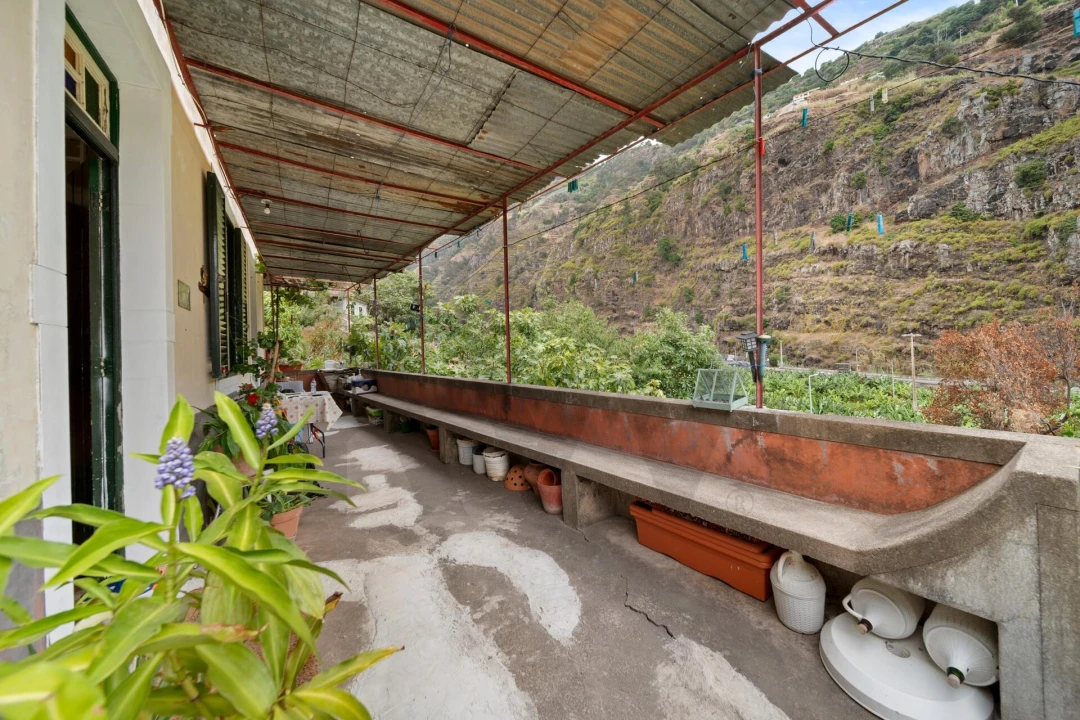 Moradia T2 para Venda em Ribeira Brava Foto 1