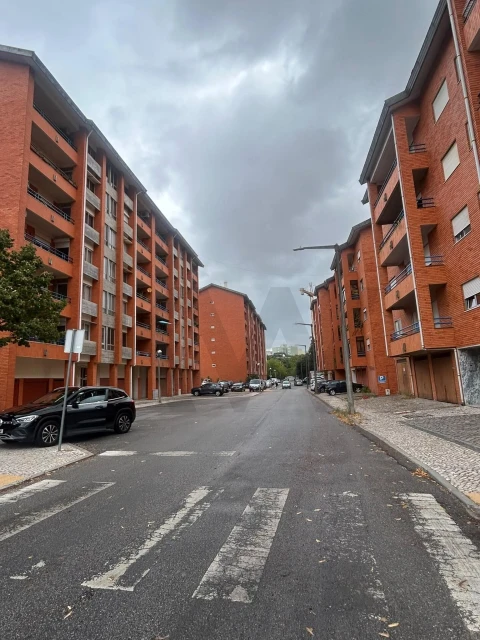 Garagem para Venda em Santo Antonio dos Olivais