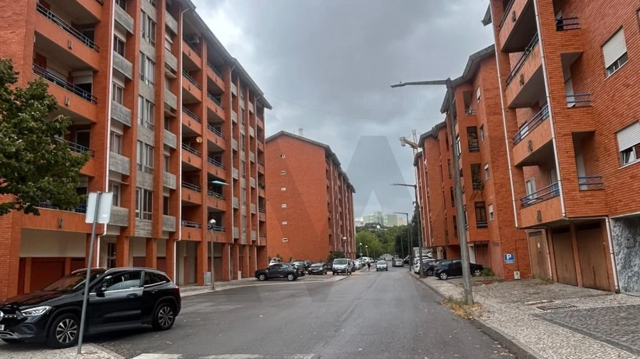Garagem para Venda em Santo Antonio dos Olivais