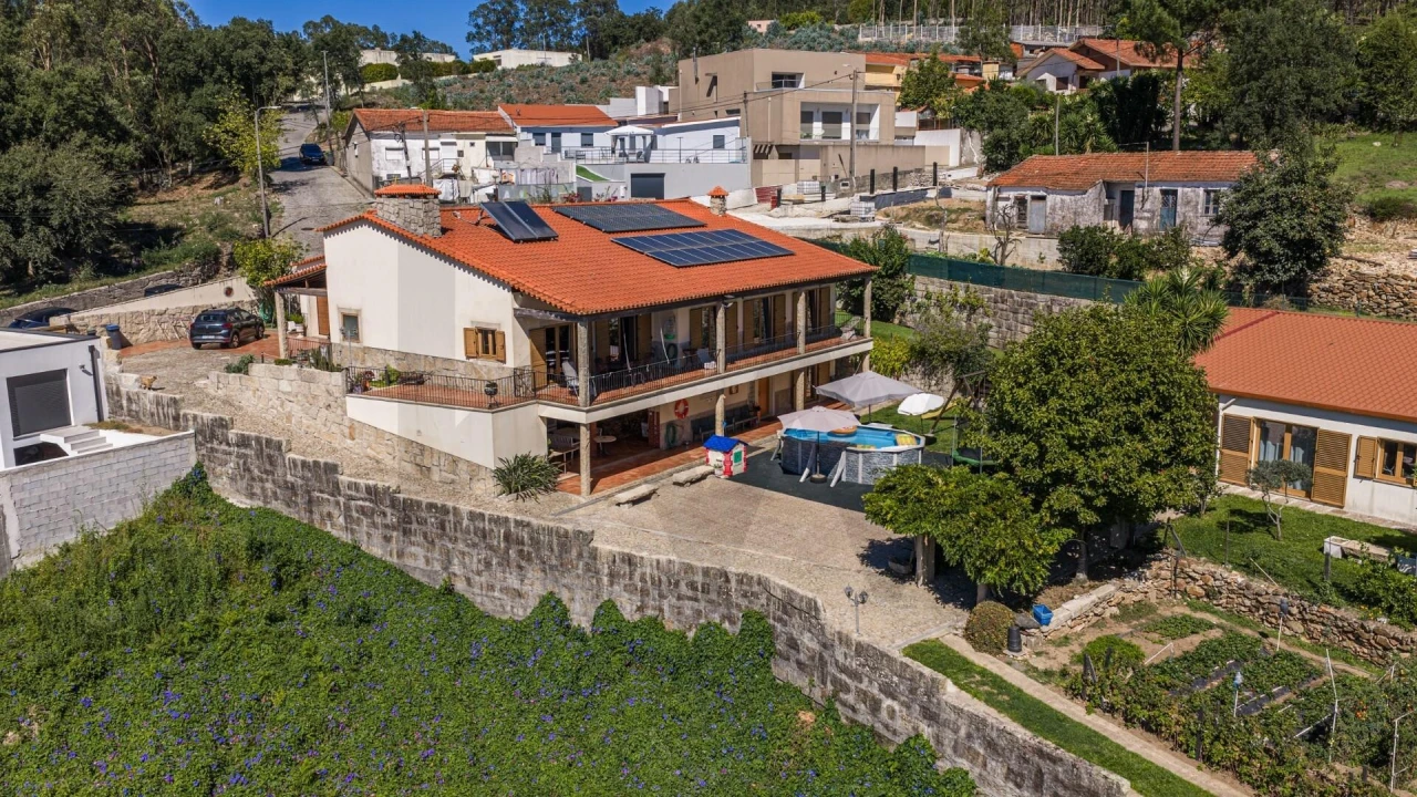 Quinta T3 para Venda em Folgosa Foto 1