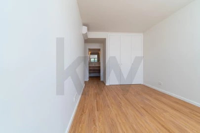 Apartamento T2 para Venda em Santo António dos Cavaleiros e Frielas