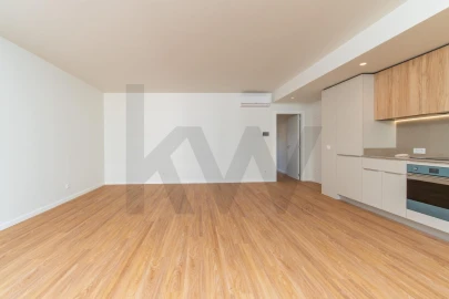 Apartamento T2 para Venda em Santo António dos Cavaleiros e Frielas