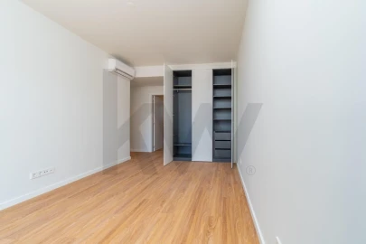 Apartamento T2 para Venda em Santo António dos Cavaleiros e Frielas