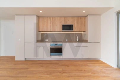 Apartamento T2 para Venda em Santo António dos Cavaleiros e Frielas