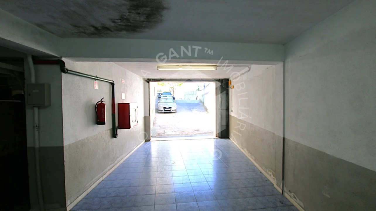 Garagem para Venda em Charneca de Caparica e Sobreda Foto 8