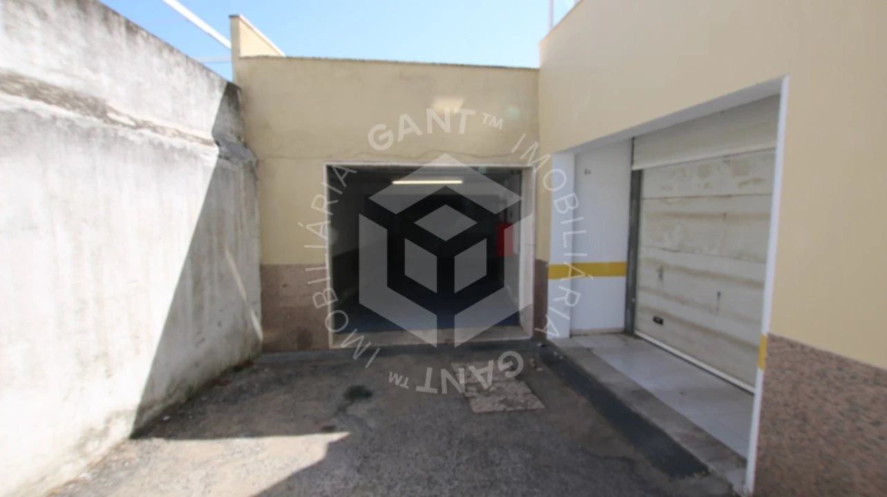 Garagem para Venda em Charneca de Caparica e Sobreda Foto 9