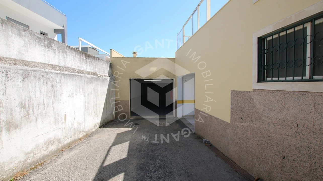 Garagem para Venda em Charneca de Caparica e Sobreda Foto 10
