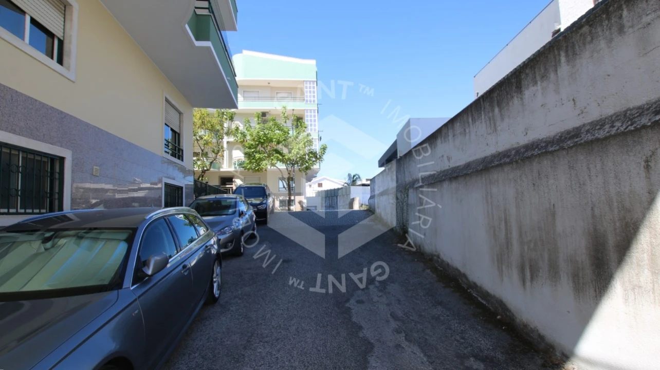 Garagem para Venda em Charneca de Caparica e Sobreda Foto 18