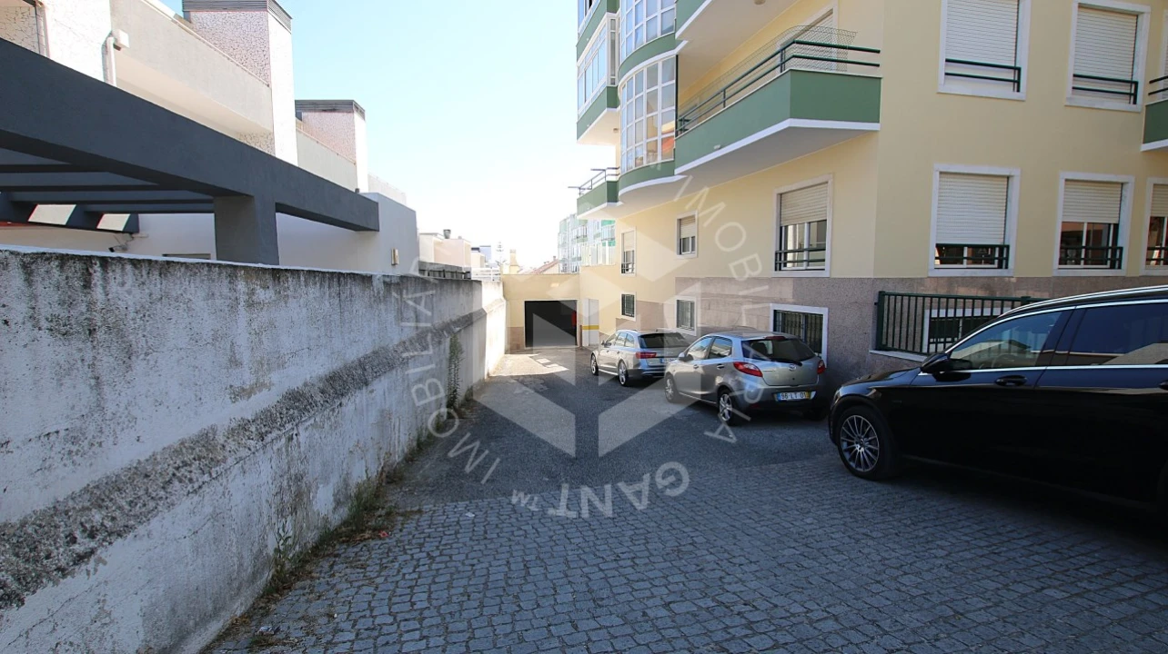 Garagem para Venda em Charneca de Caparica e Sobreda Foto 19