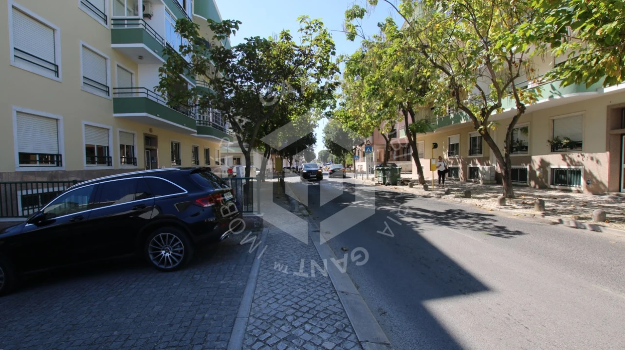 Garagem para Venda em Charneca de Caparica e Sobreda Foto 21