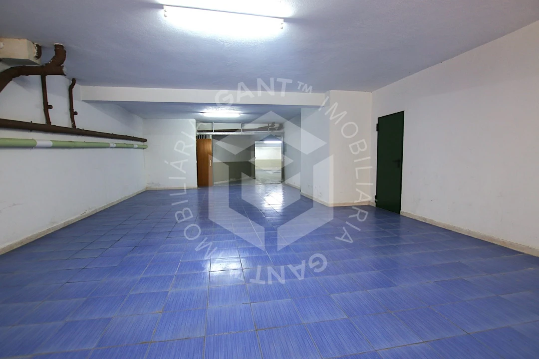 Garagem para Venda em Charneca de Caparica e Sobreda Foto 1