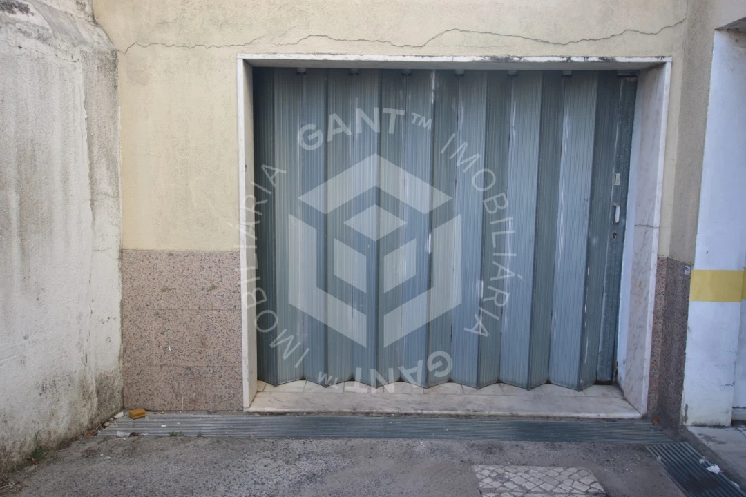 Garagem para Venda em Charneca de Caparica e Sobreda Foto 12