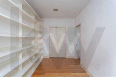 Apartamento T4 para Arrendamento em São Vicente