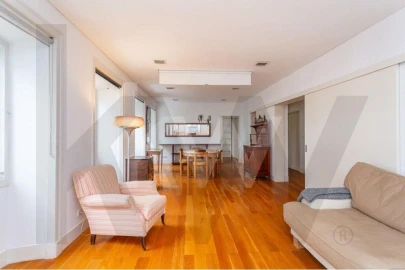 Apartamento T4 para Arrendamento em São Vicente