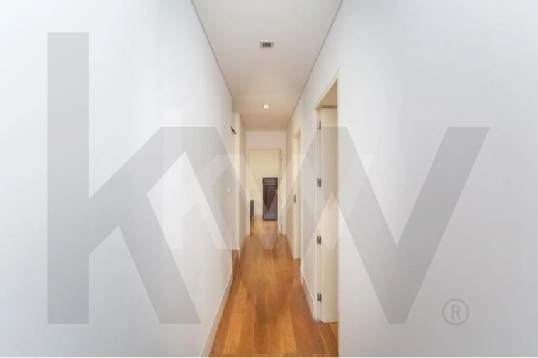 Apartamento T4 para Arrendamento em São Vicente Foto 6