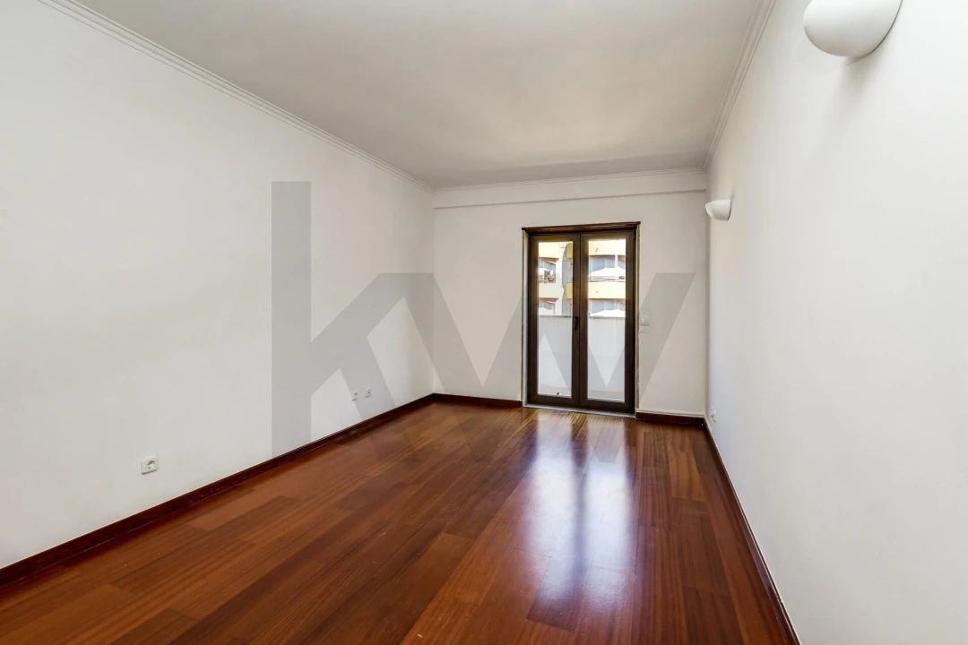 Apartamento T4 para Arrendamento em Lumiar Foto 16