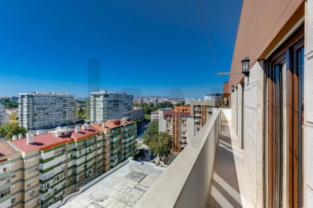 Apartamento T4 para Arrendamento em Lumiar Foto 5