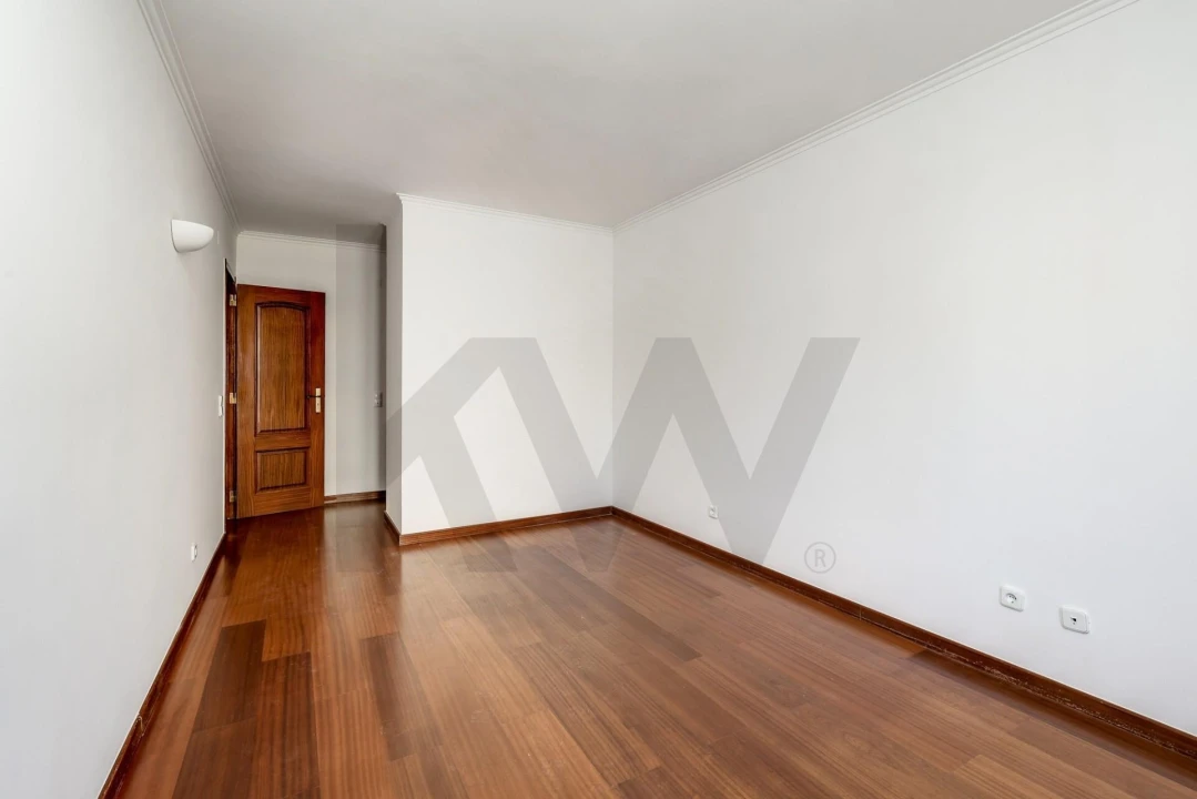 Apartamento T4 para Arrendamento em Lumiar Foto 17