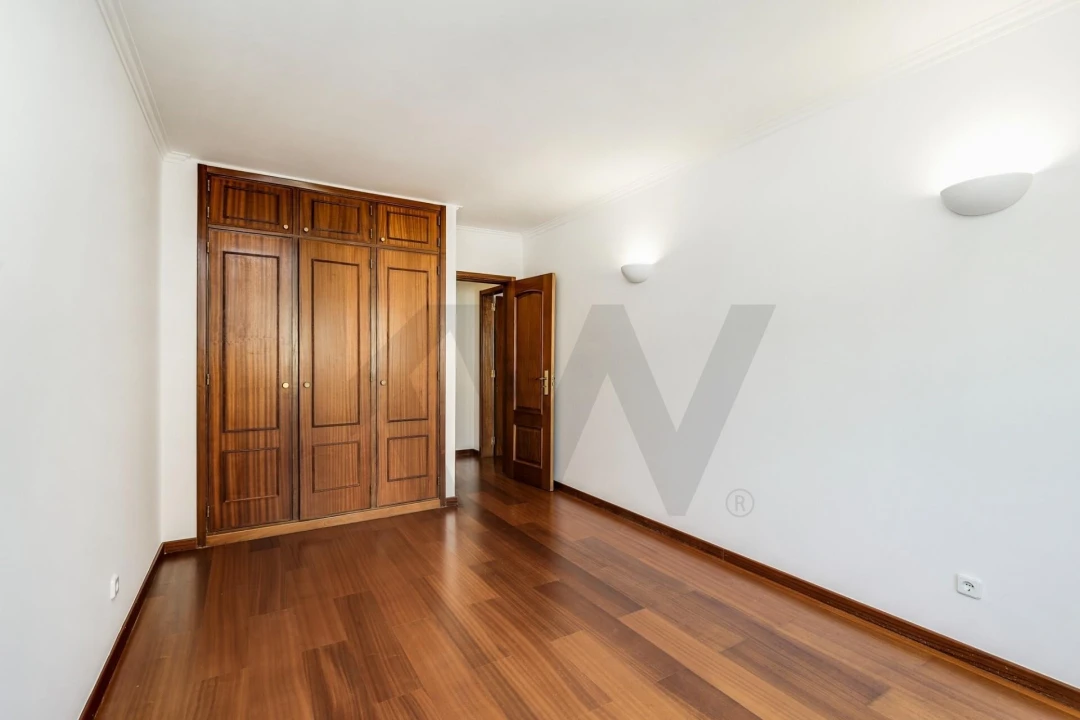 Apartamento T4 para Arrendamento em Lumiar Foto 14