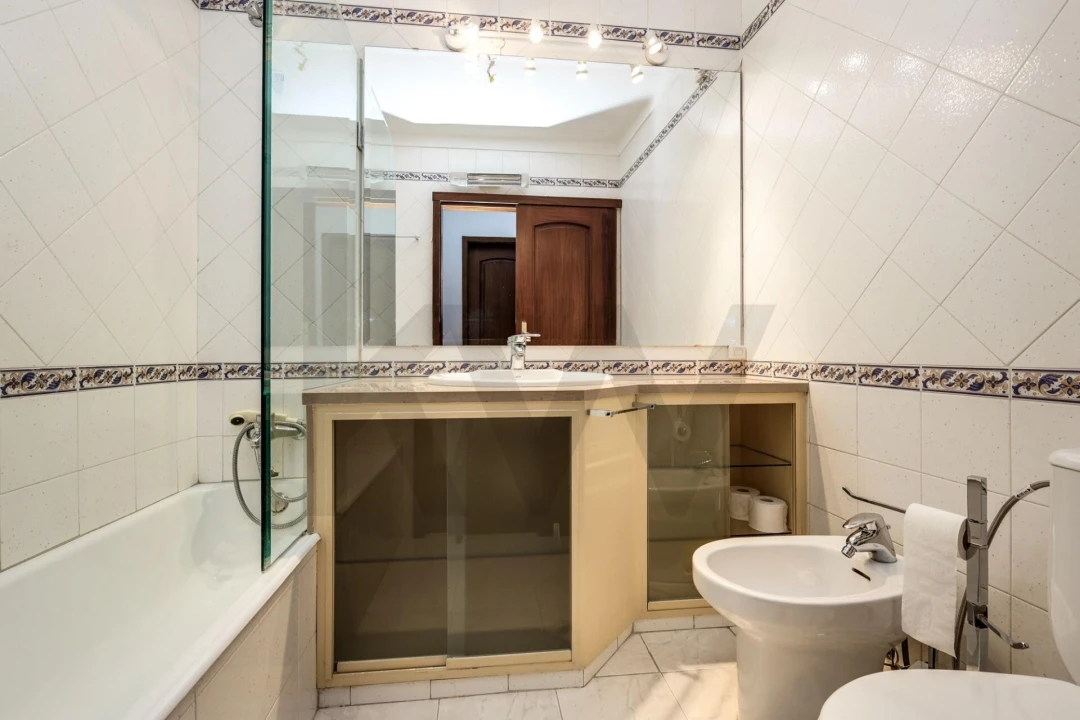 Apartamento T4 para Arrendamento em Lumiar Foto 15