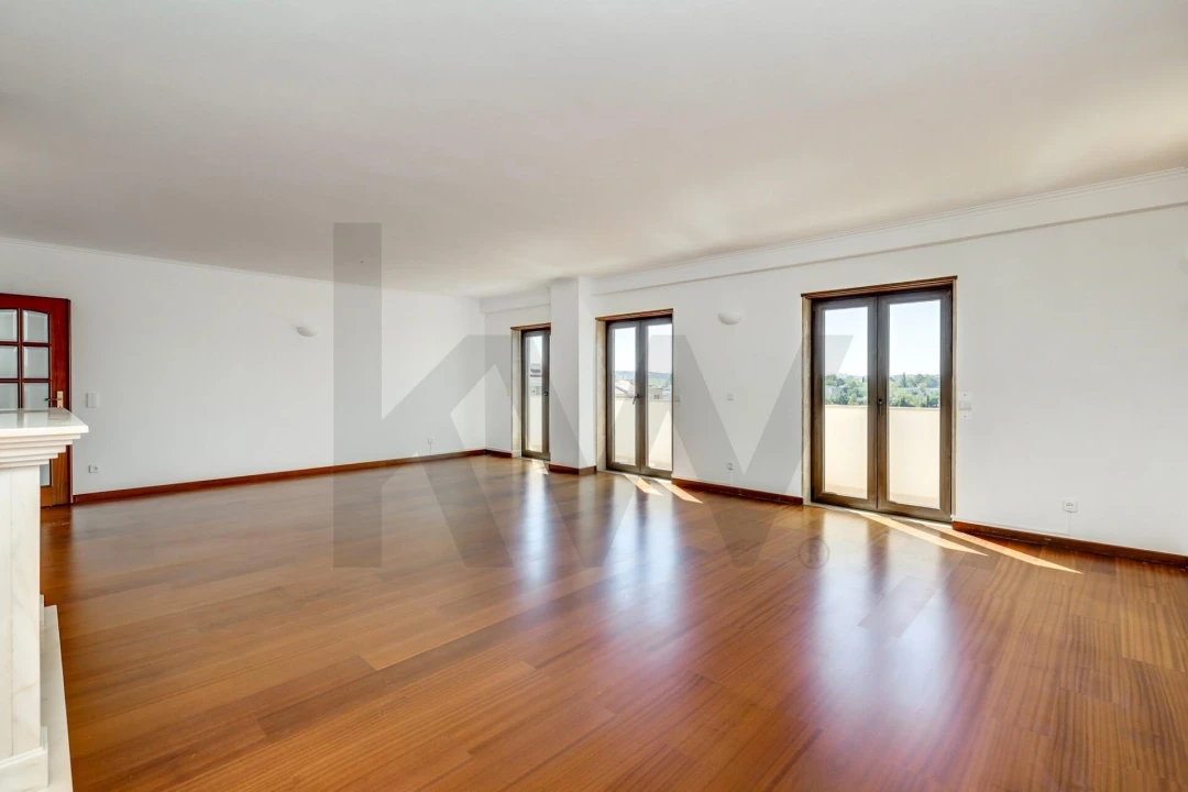 Apartamento T4 para Arrendamento em Lumiar Foto 2