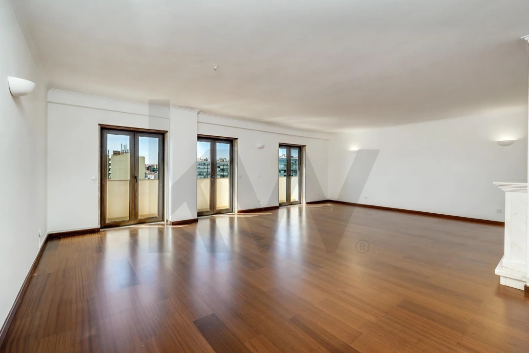 Apartamento T4 para Arrendamento em Lumiar Foto 4