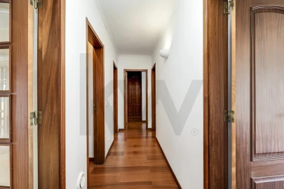 Apartamento T4 para Arrendamento em Lumiar